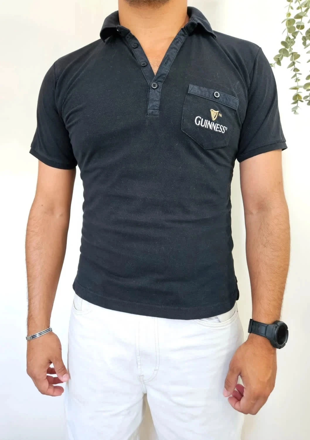 Polo noir Guinness logo brodé taille L