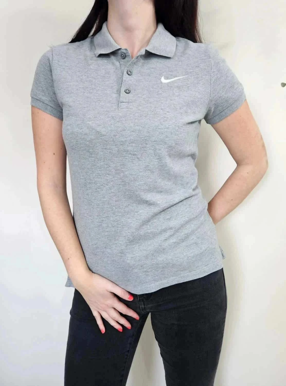 Polo gris Nike swoosh logo brodé blanc taille M