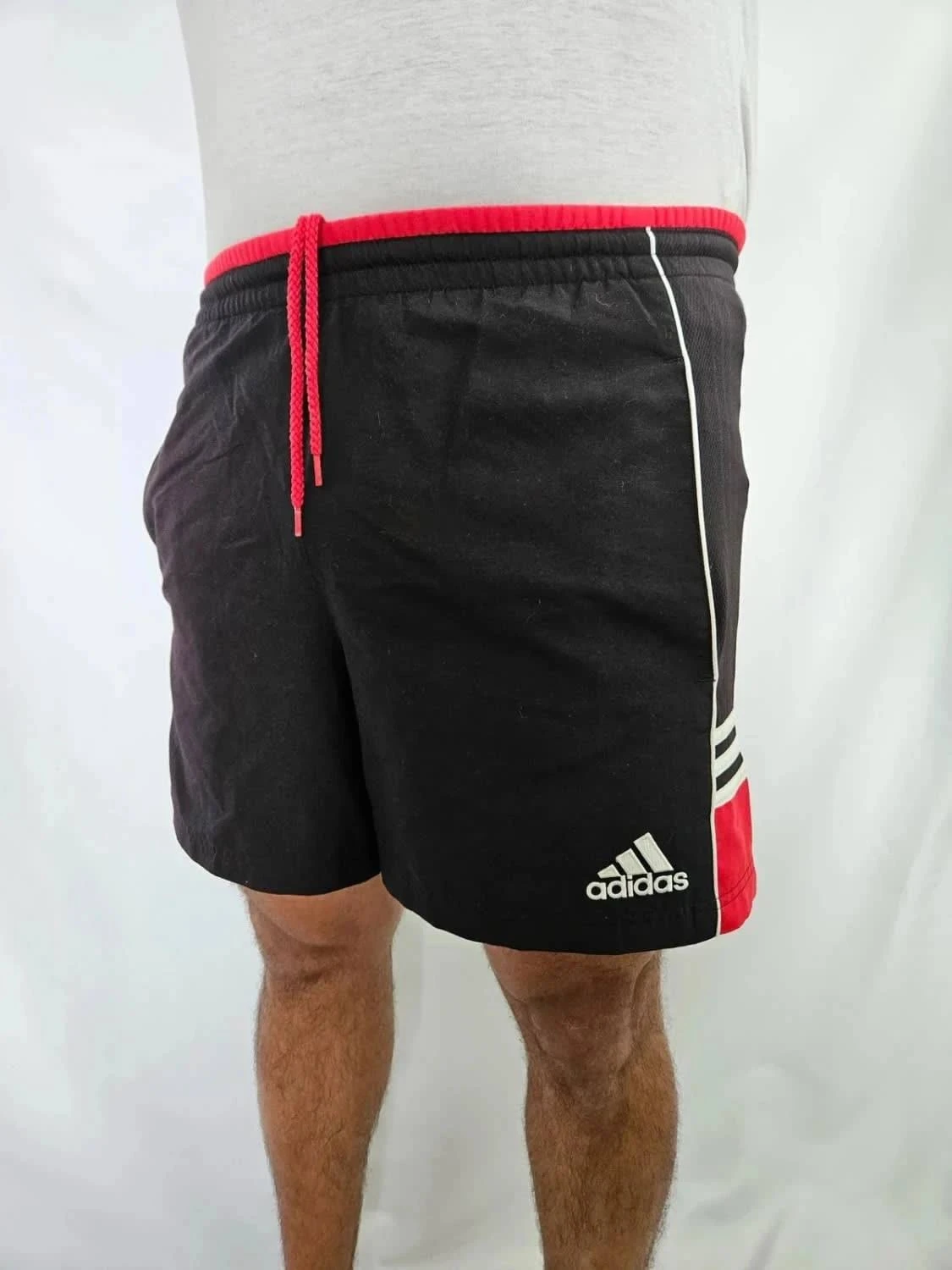Short Adidas noir vintage Années 1990 taille 40